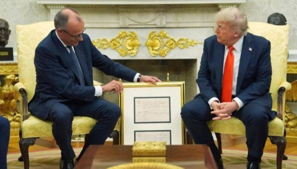 ترمب يحرج المستشار الألماني بسبب «شهادة ميلاد» جده !