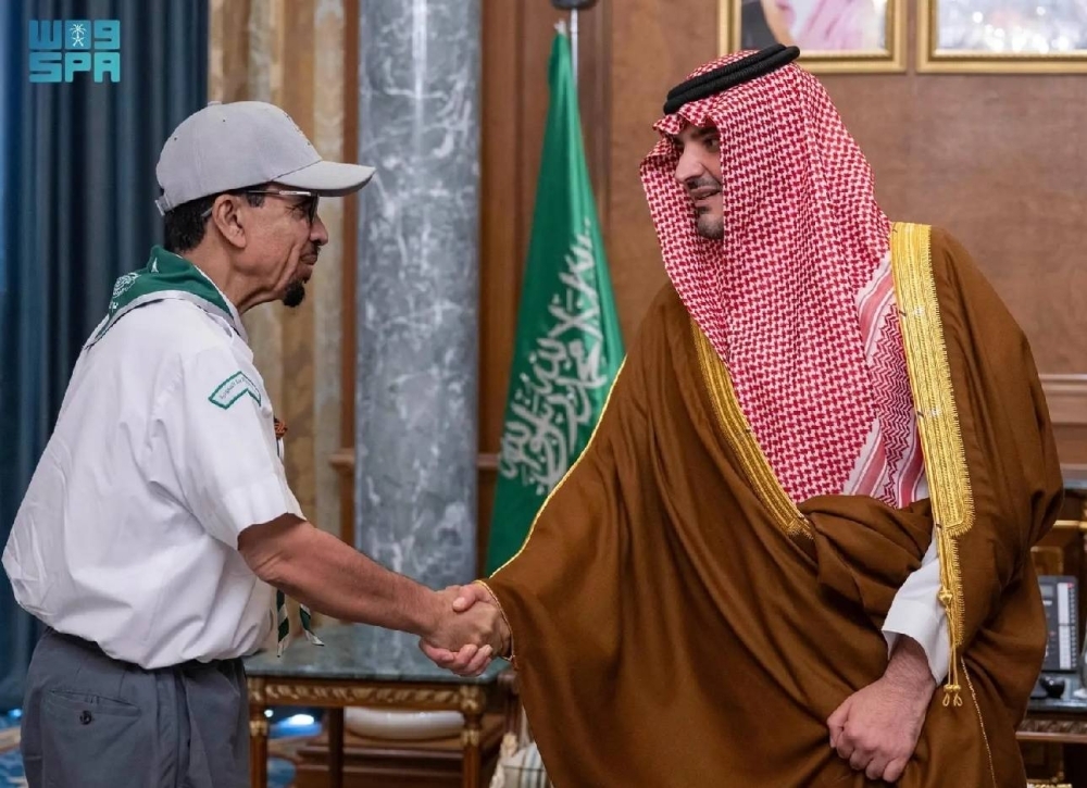 عبد العزيز بن سعود يلتقي نائب رئيس جمعية الكشافة العربية السعودية