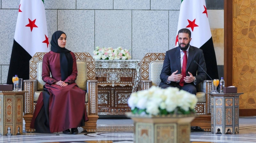 بالصور.. الرئيس السوري وزوجته يستقبلان وفداً نسائياً بمناسبة عيد الأضحى
