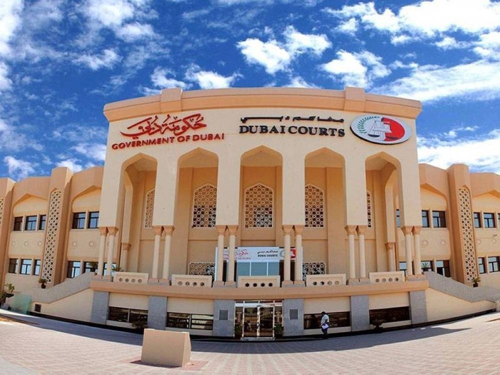 رسائل «واتساب» تُلزم امرأة برد 67 ألف درهم