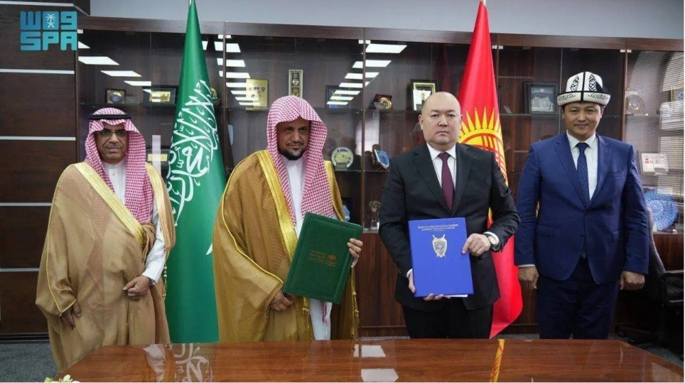 النائب العام يلتقي نظيره القرغيزستاني ويوقعان مذكرة تفاهم