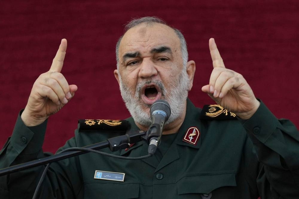 اغتيال قائد الحرس الثوري في ضربات إسرائيلية لمواقع عسكرية ونووية إيرانية