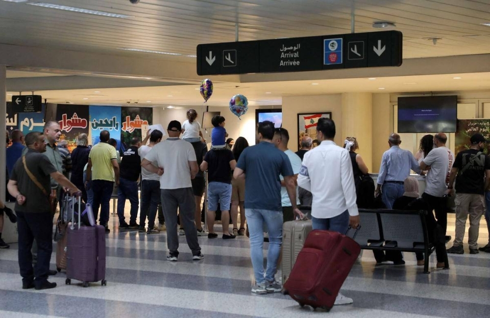 لبنان على خط التوتر: تعليق رحلات طيران.. وإغلاق مدارس الجنوب