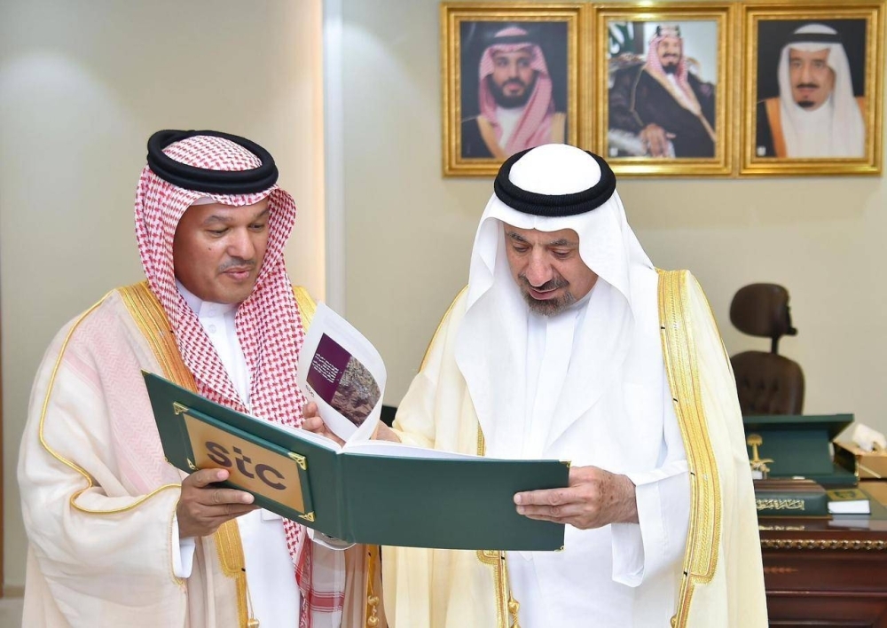 أمير نجران يستعرض تقرير مشاريع شركة الاتصالات السعودية بالمنطقة