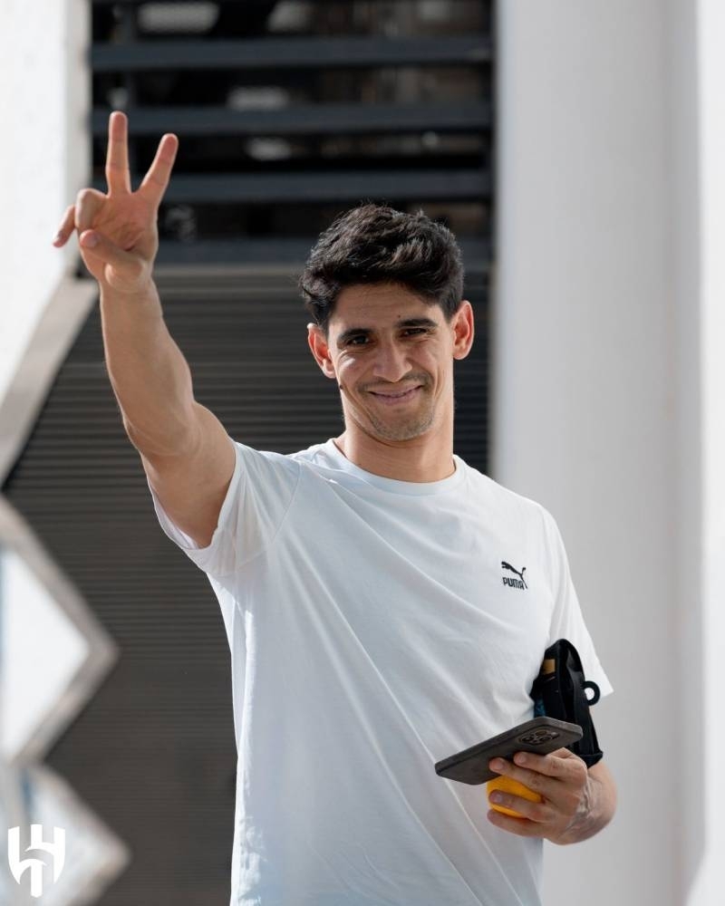 قبل مواجهة الهلال والريال.. من ينتصر قفاز بونو أم كورتوا؟