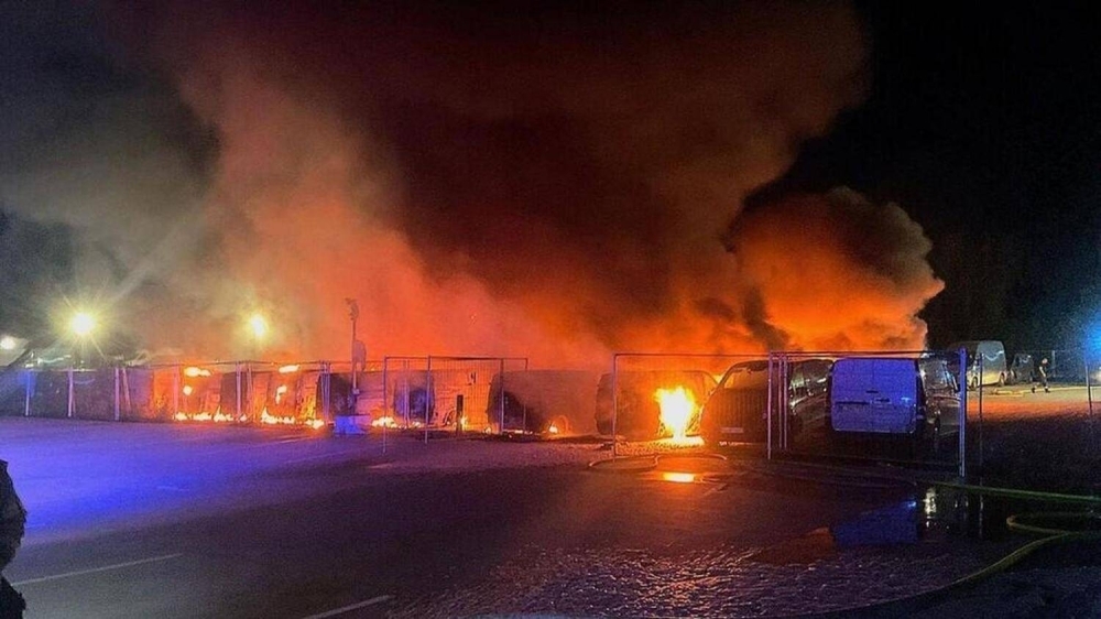 تخريب مروع بالعاصمة.. حريق يلتهم عشرات الشاحنات في برلين