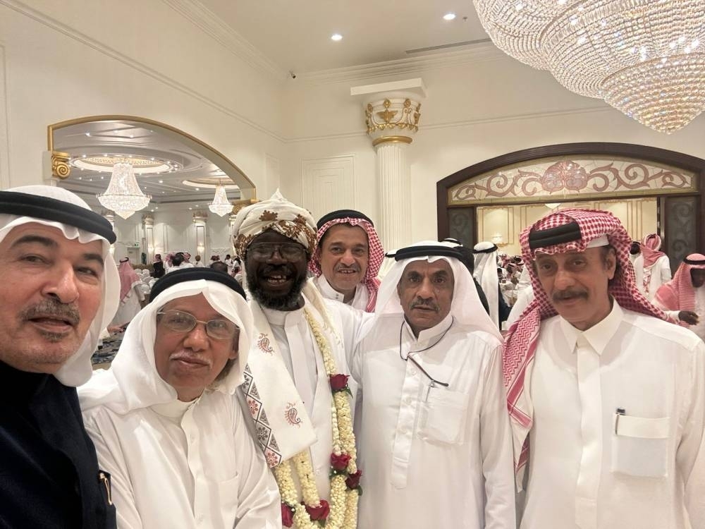 أبو عصيدة والنواب يزفّون محمد لعشّ الزوجية