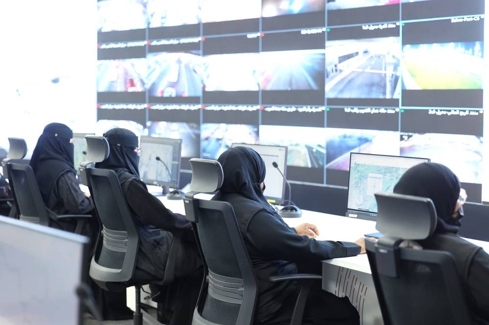 المرأة السعودية في الحج..  كفاءة أمنية.. احترافية