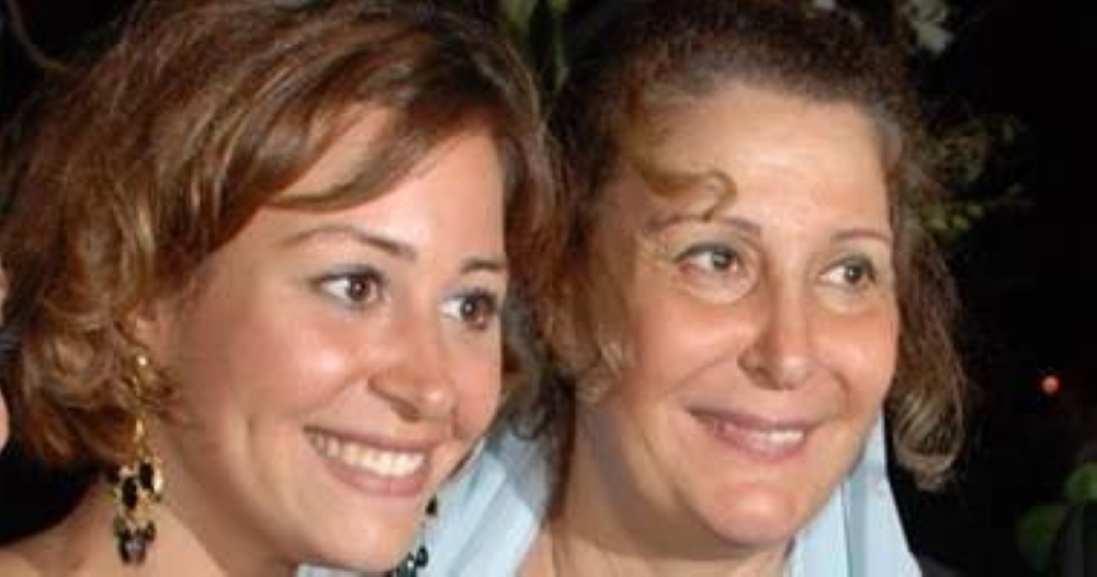 تجري فحوصات روتينية فقط.. منة شلبي: ماما زيزي بخير