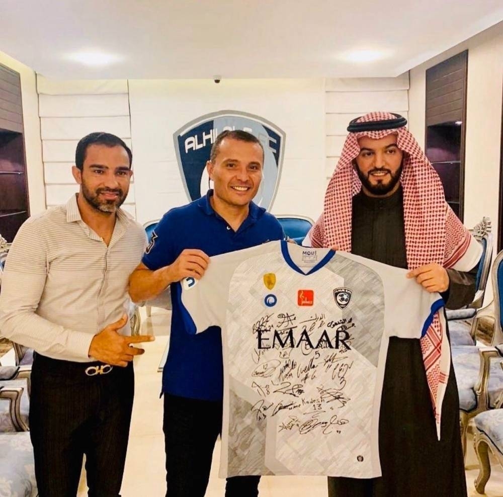كاماتشو لـ«عكاظ»: أحذر الهلال من فخ باتشوكا.. والتأهل بيده