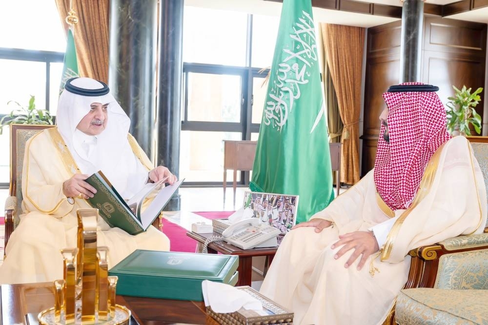 أمير تبوك يطلع على تقرير «الشؤون الإسلامية» بالمنطقة