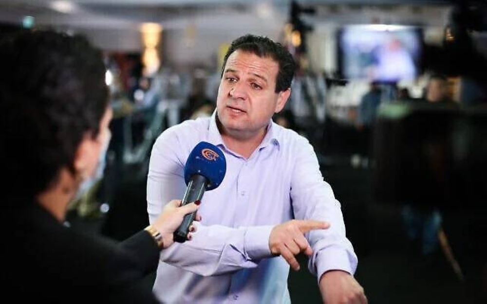لماذا أسقطت إسرائيل عضوية النائب العربي في البرلمان أيمن عودة ؟