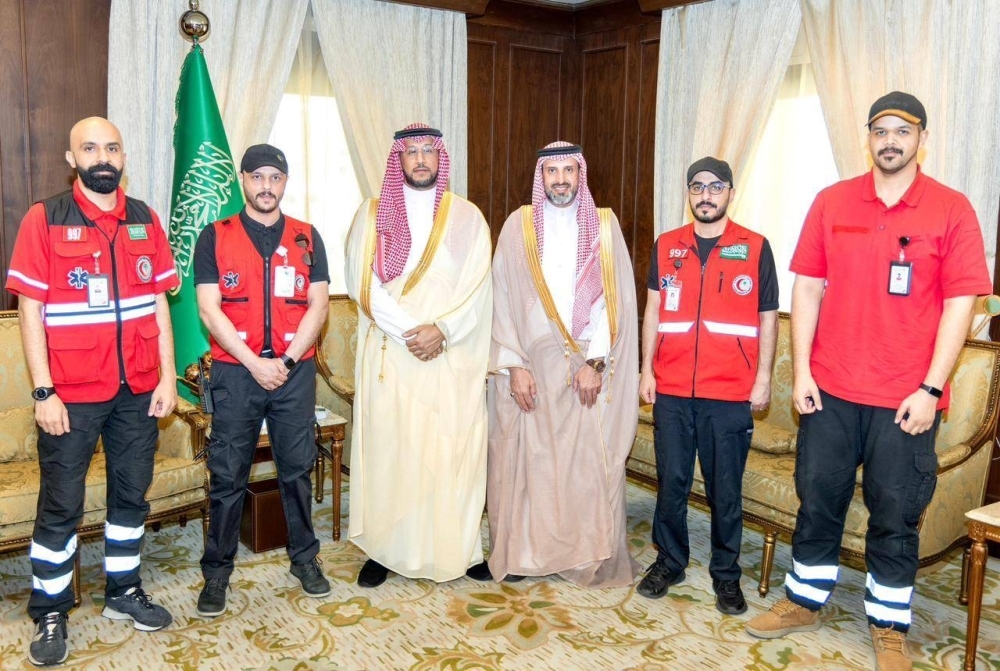 نائب أمير عسير يطلع على منجزات «الهلال الأحمر»