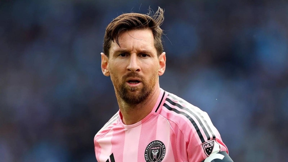 الأهلي يطرق باب ميسي.. والبرغوث «يفكر»