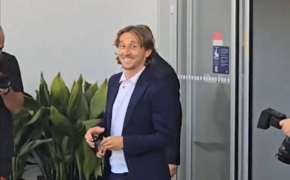 مودريتش يصل إيطاليا لإتمام انتقاله إلى ميلان