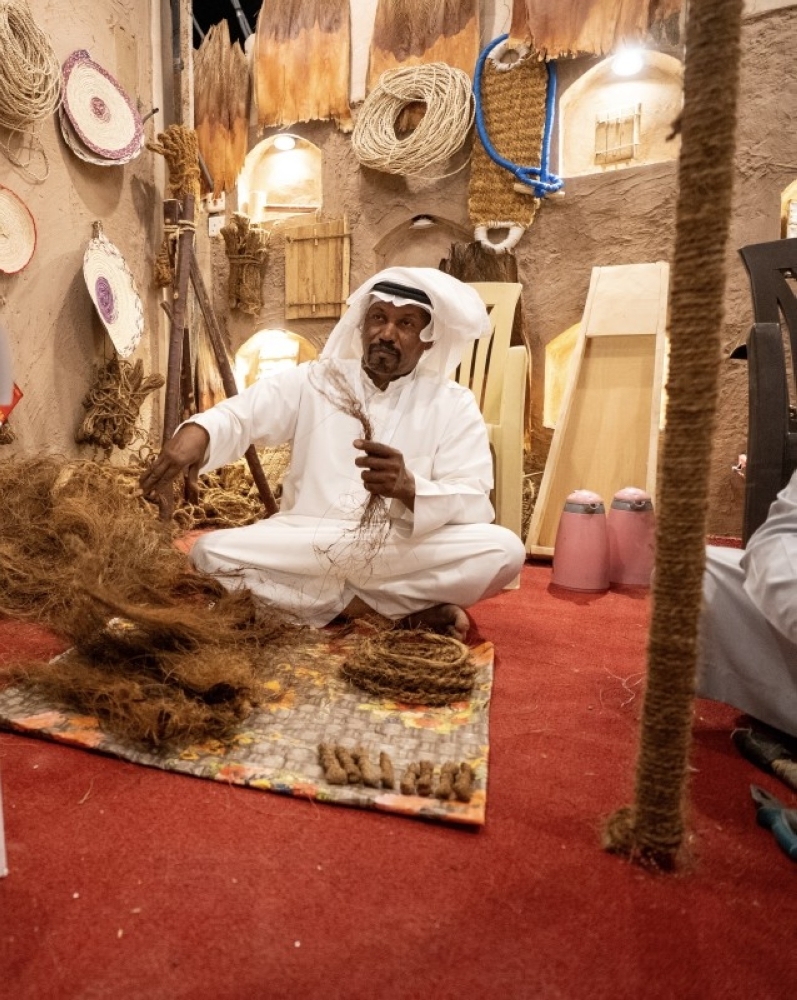 من ليف النخيل.. تُروى حكاية حائل