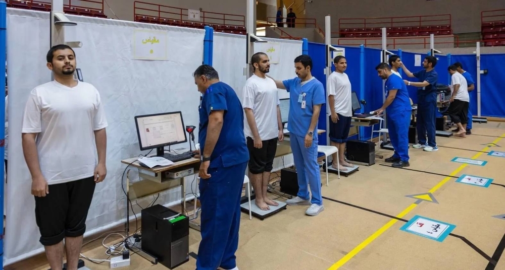 وكيل الداخلية للشؤون العسكرية يتفقد لجان المتقدمين على دورة تأهيل الضباط الجامعيين