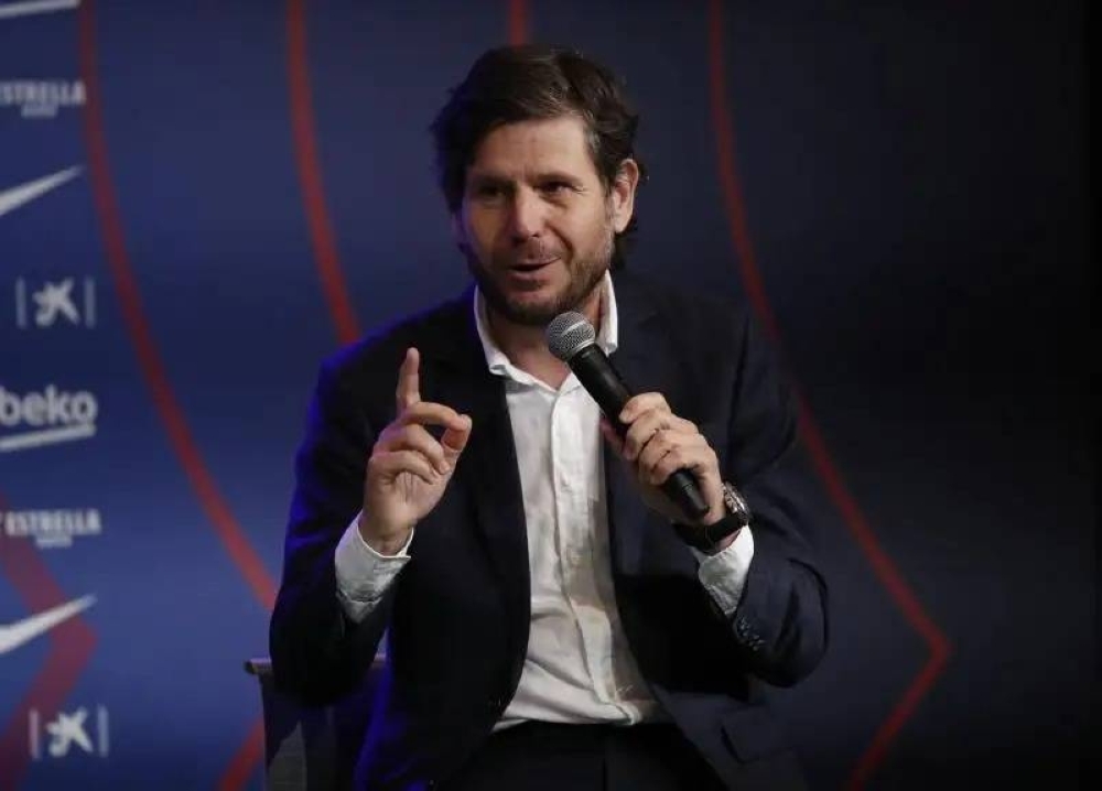 الأهلي يقترب من التعاقد مع «مهندس صفقات برشلونة» السابق