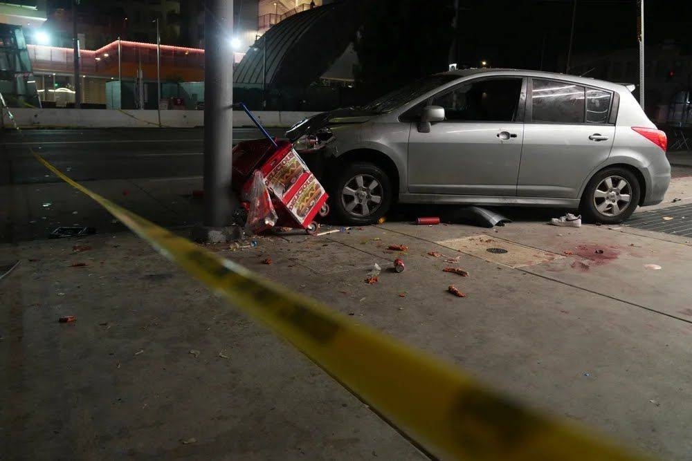 سيارة تصدم حشداً في لوس أنجلوس وتصيب 30 شخصاً