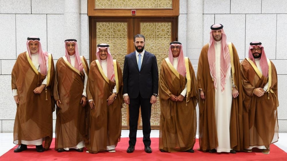الشرع يناقش مع وفد رجال الأعمال السعوديين تعزيز التعاون الاقتصادي