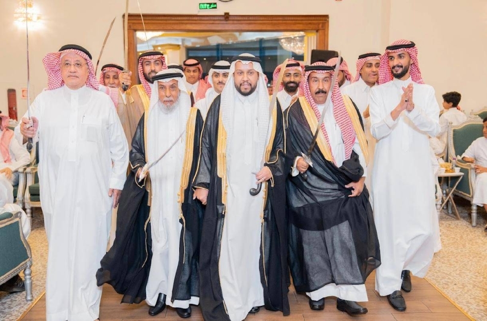 العتيبي يحتفل بزفاف «طلال»
