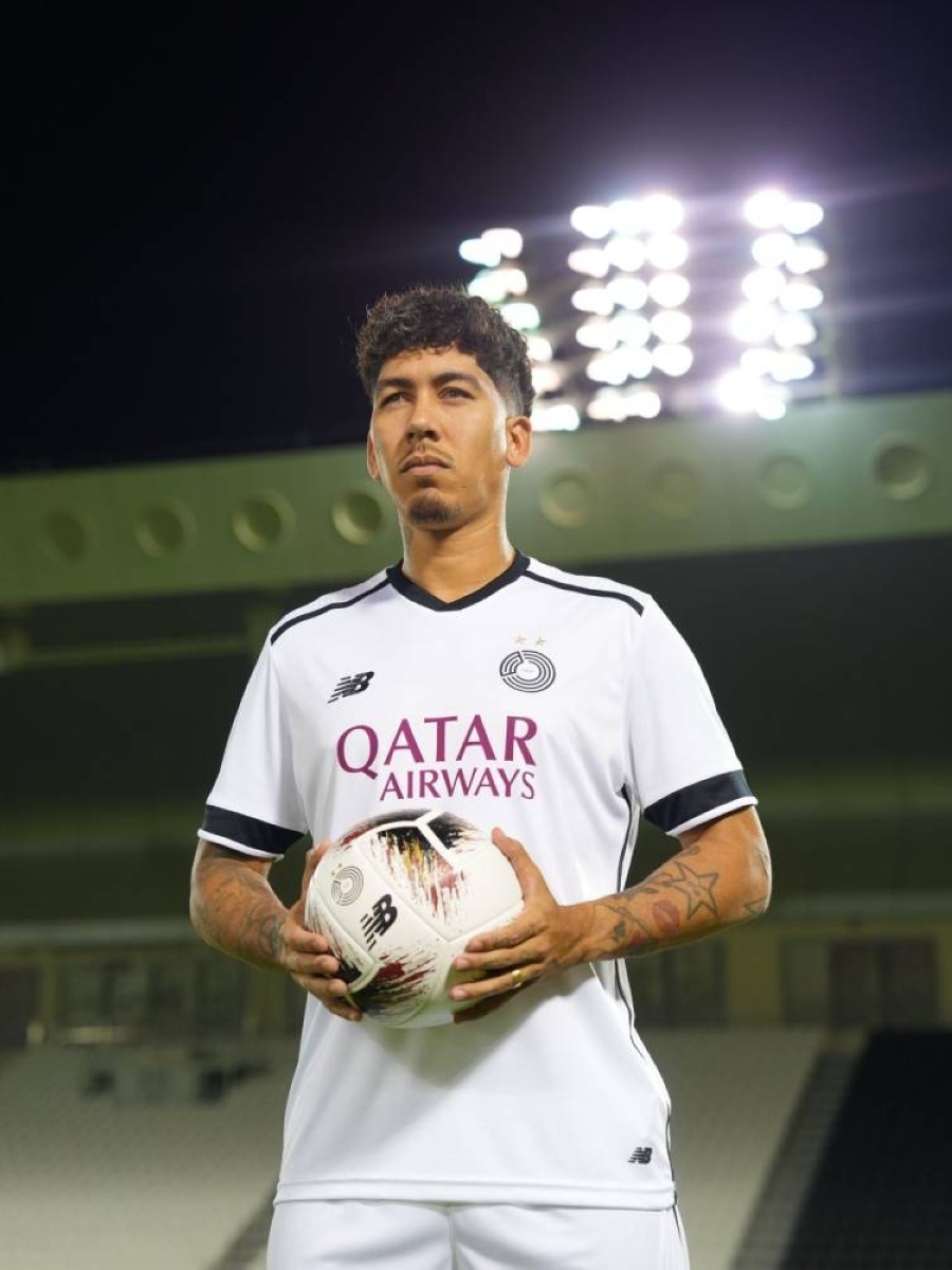 الأهلي يودّع فيرمينو.. والسد القطري يوقّع معه