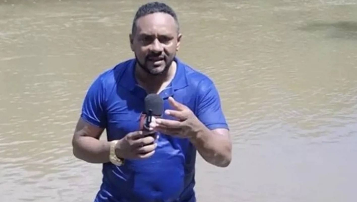 مراسل يعثر على جثة طفلة مفقودة أثناء البث المباشر