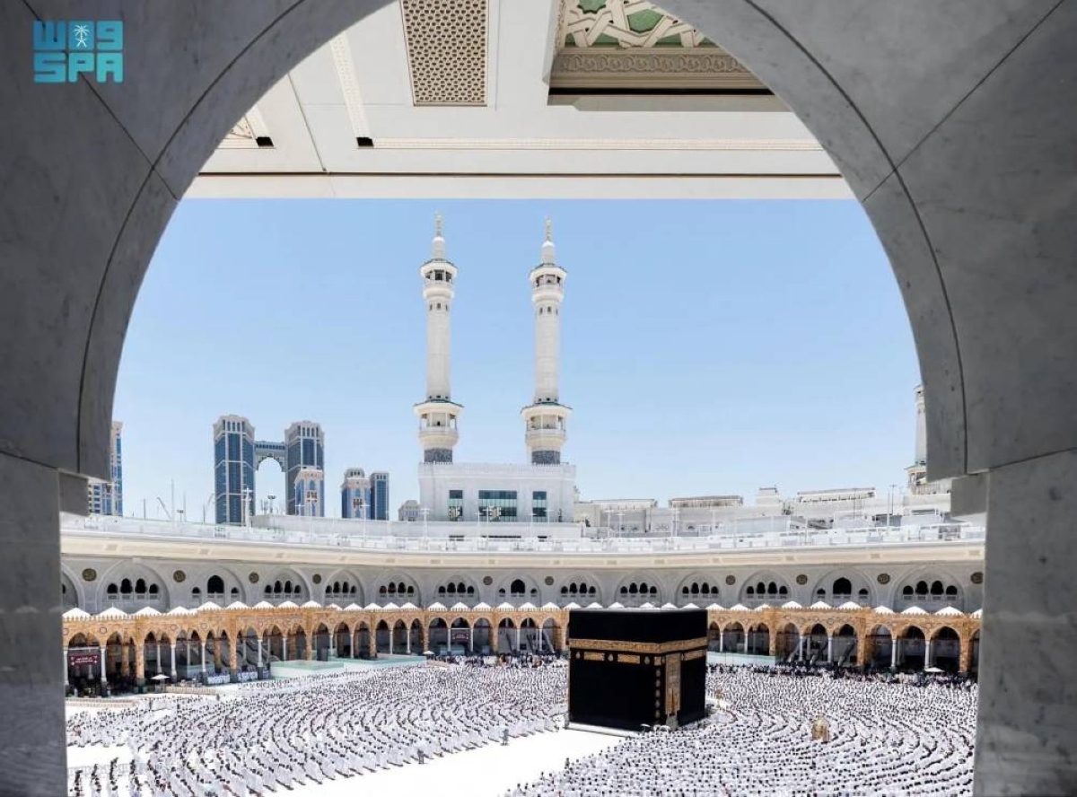 خطيب المسجد الحرام يحذر من غياب الوعي في استخدام التقنية