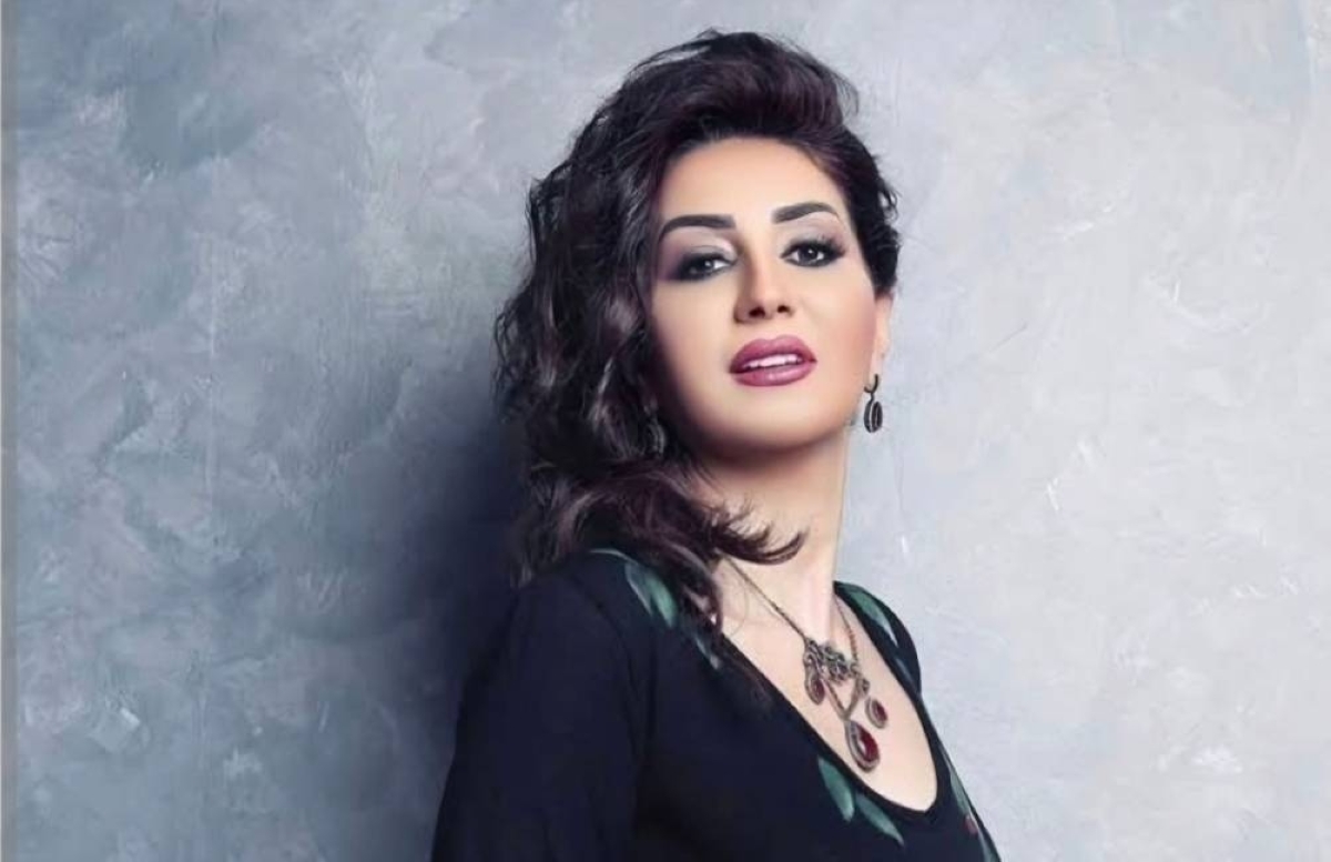 وفاء عامر تكشف لـ «عكاظ» حقيقة هروبها من مصر