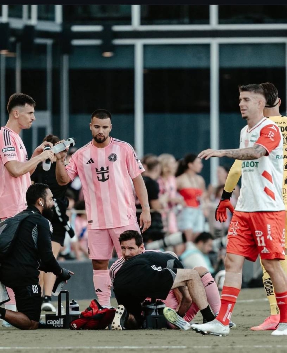 قد تبعده عن الملاعب.. تقرير يكشف إصابة «ميسي»