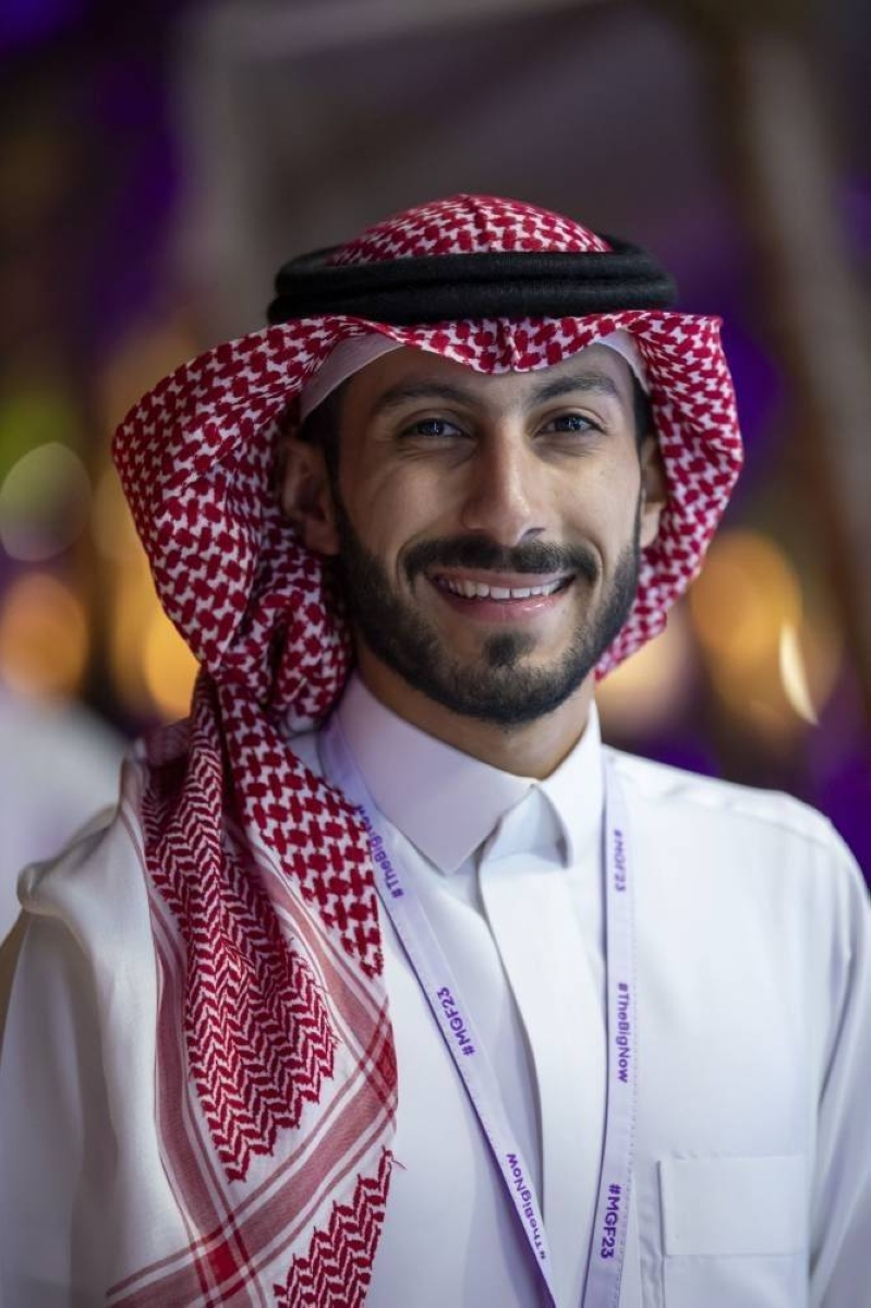 «القائد» في محادثة «واتساب».. صورة تلخّص حُبّ وطن