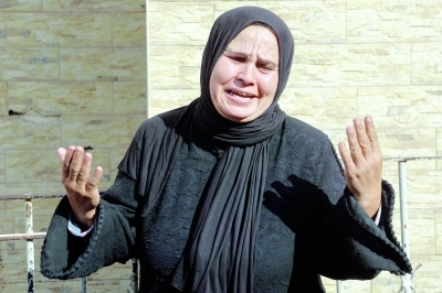إسرائيل تكثف ضرباتها في غزة و44 شهيدا من النازحين