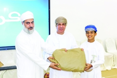 تكريم 100 دارس في ختام أنشطة مدرسة أبي الشعثاء لتعليم القرآن بصور
