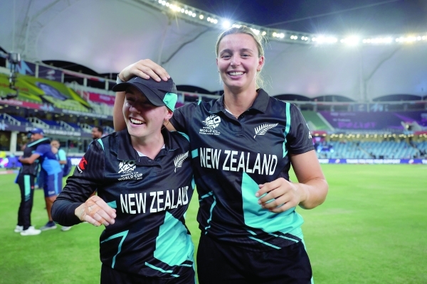 New Zealand thrash Pakistan to reach Women's T20 World Cup semis