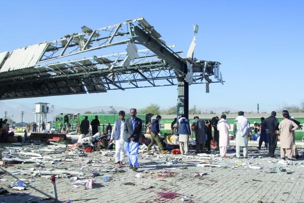 At least 24 killed in Pakistan station bomb blast