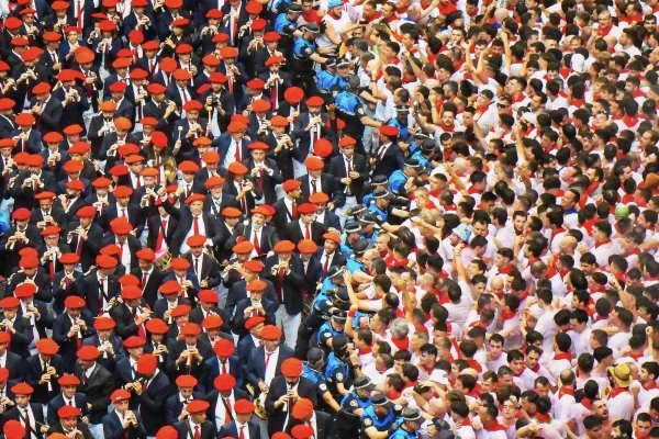 The physics that keeps a crowd from becoming a stampede