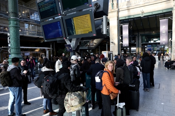Discovery of unexploded World War II bomb halts Paris trains