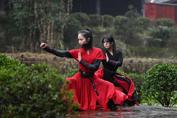 Kung fu girl group puts fresh spin on ancient Chinese art