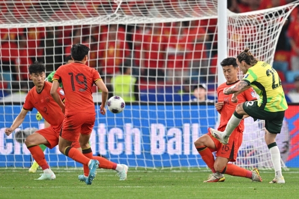 Australia beat China to tighten hold on WC qualifying