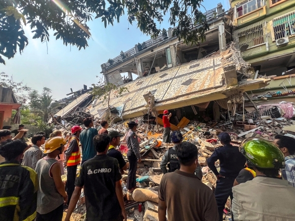 Myanmar quake death toll reaches 1,644; many trapped