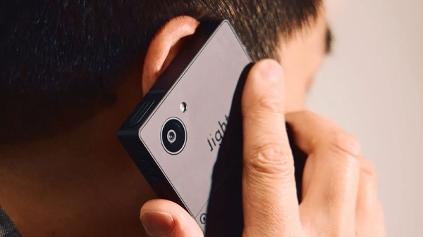 Can dumber phone cure ‘Brain Rot'?
