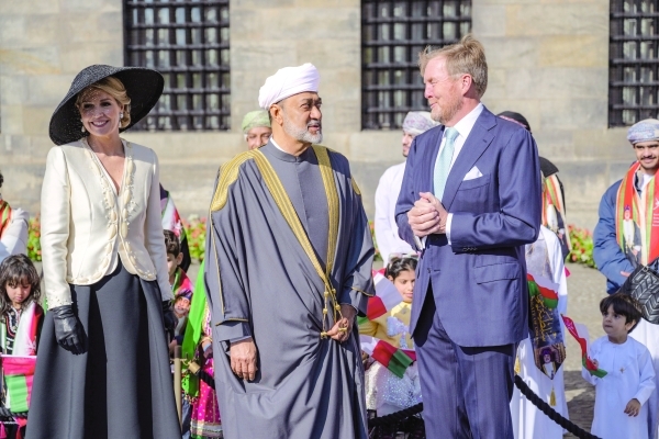 HM accorded warm welcome in Netherlands