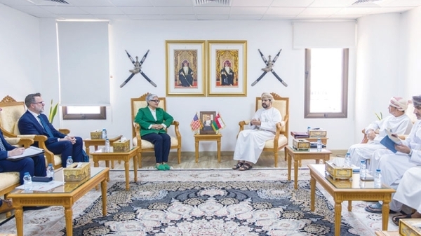 Oman discusses trade relations with US