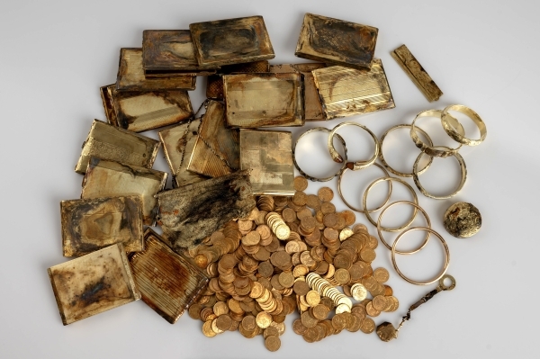 Hikers stumble upon a Pile of gold coins