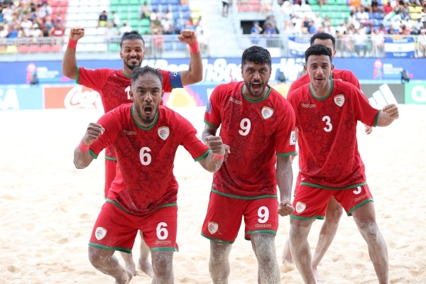 Al Owaisi keeps Oman hope alive for knockout stage