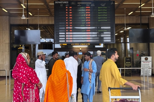 Airlines cancel, reroute flights after India-Pakistan clashes