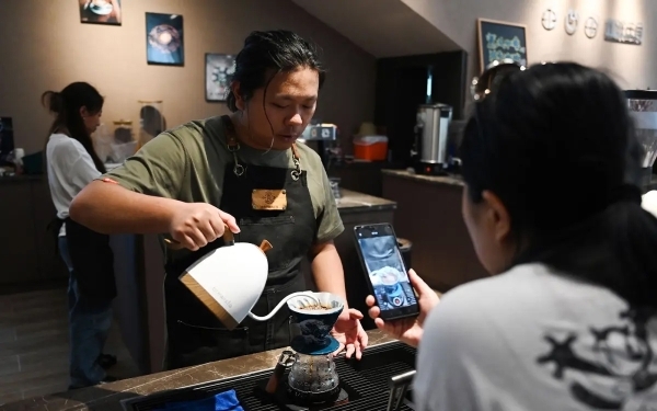 Chinese tea hub branches into coffee as tastes change