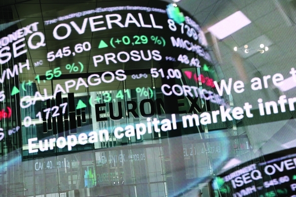 Global markets slip as investors await US data