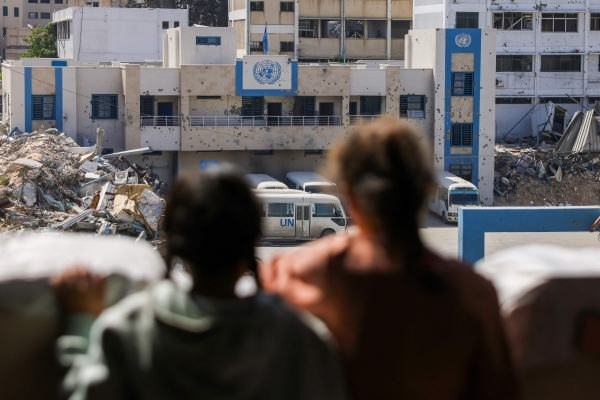 Air strikes kill dozens in Gaza as criticism of Israel grows