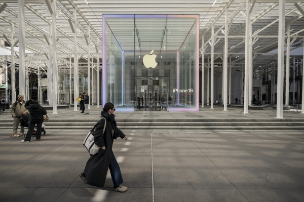 A ‘Made in America' iPhone? ‘Absurd.'